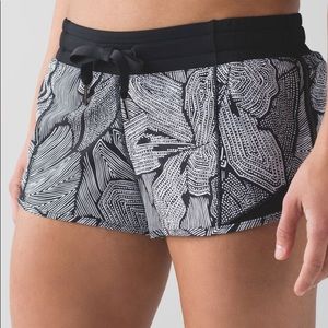 Lululemon hotty hot short 2.5 inseam size 10